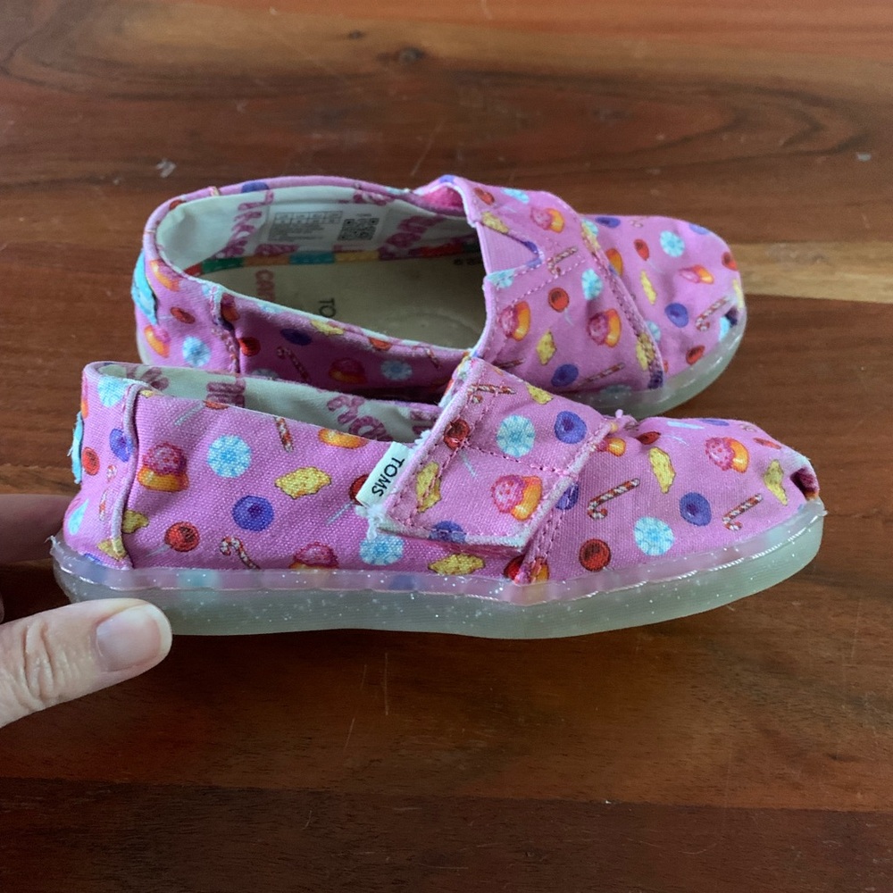 Toms x Candy Land Slip on Girl’s Shoes size 9 - Picture 3 of 8